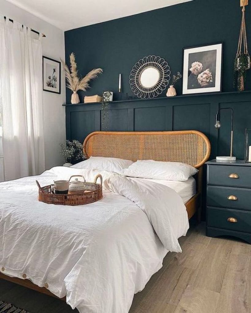 Navy blue bedroom accent wall for trends and timelessness